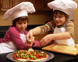 KidsCookingVeggiePizza